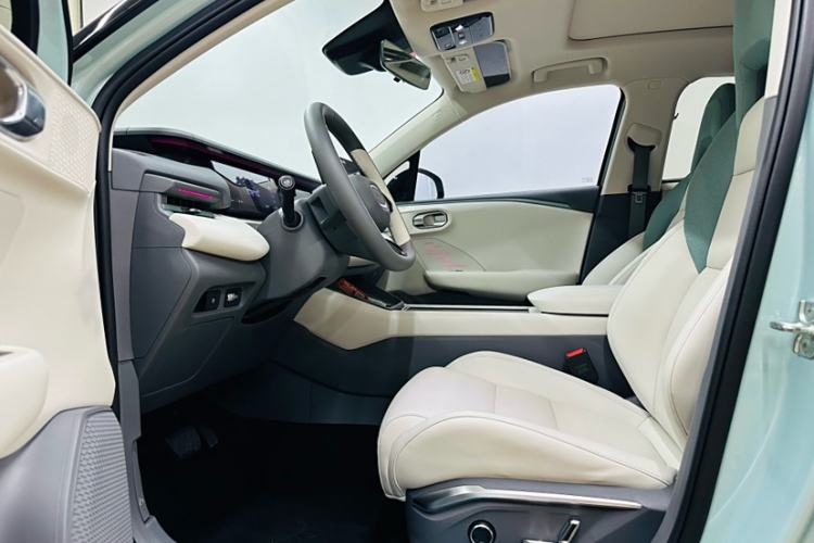 Used Lynk & Co 06 EM-P 2023 EM-P 126 Long-Range Halo Left Front Seat