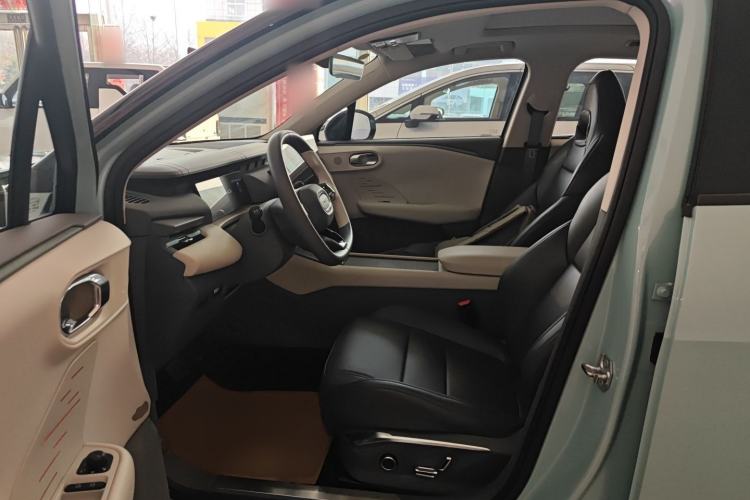 Used Lynk & Co 06 EM-P 2023 EM-P 126 Long-Range Halo Left Front Seat
