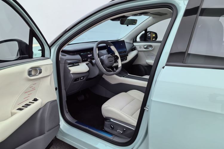 Used Lynk & Co 06 EM-P 2023 EM-P 126 Long-Range Halo Left Front Seat