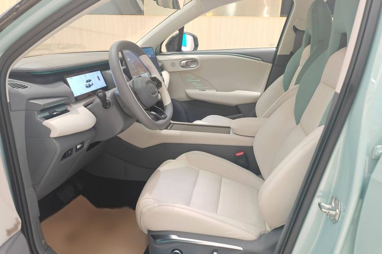 Used Lynk & Co 06 EM-P 2023 EM-P 126 Long-Range Halo Left Front Seat