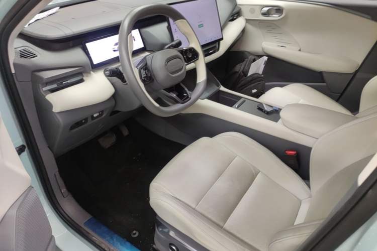 Used Lynk & Co 06 EM-P 2023 EM-P 126 Long-Range Halo Left Front Seat