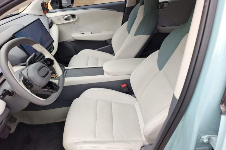 Used Lynk & Co 06 EM-P 2023 EM-P 126 Long-Range Halo Left Front Seat