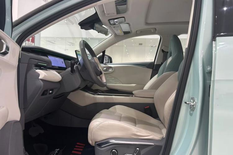 Used Lynk & Co 06 EM-P 2023 EM-P 126 Long-Range Halo Left Front Seat