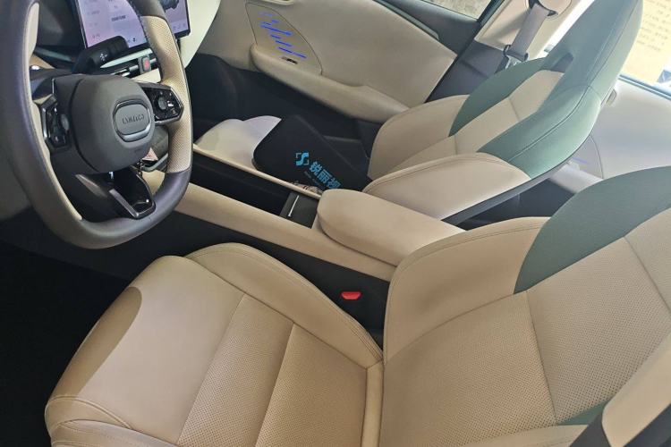 Used Lynk & Co 06 EM-P 2023 EM-P 126 Long-Range Halo Left Front Seat