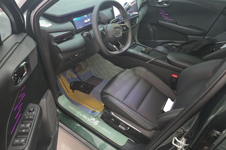 Used Lynk & Co 06 EM-P 2023 EM-P 126 Long-Range Halo Left Front Seat