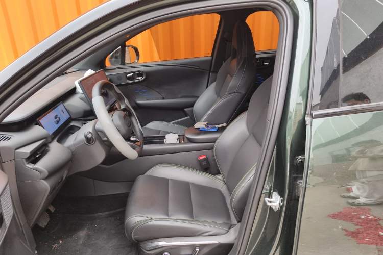 Used Lynk & Co 06 EM-P 2023 EM-P 126 Long-Range Halo Left Front Seat