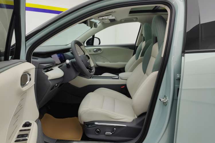 Used Lynk & Co 06 EM-P 2023 EM-P 126 Long-Range Halo Left Front Seat