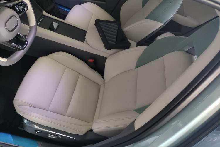 Used Lynk & Co 06 EM-P 2023 EM-P 126 Long-Range Halo Left Front Seat