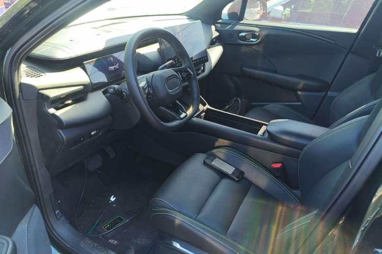Used Lynk & Co 06 EM-P 2023 EM-P 126 Long-Range Halo Left Front Seat