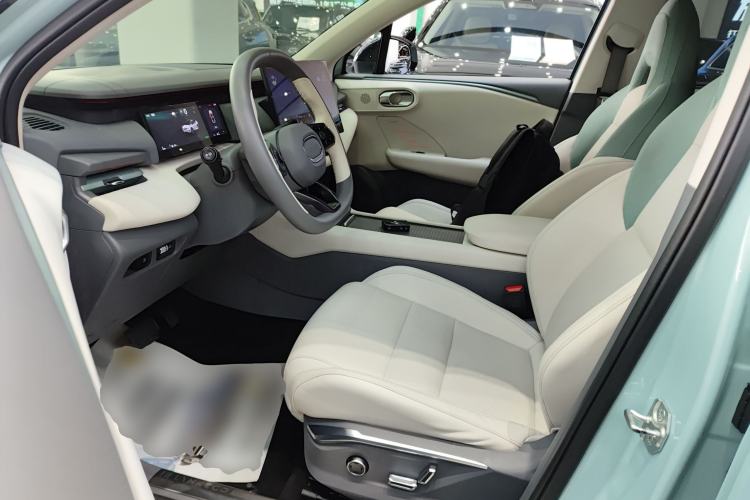 Used Lynk & Co 06 EM-P 2023 EM-P 126 Long-Range Halo Left Front Seat