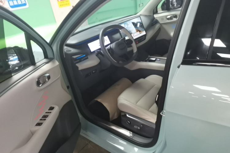 Used Lynk & Co 06 EM-P 2023 EM-P 126 Long-Range Halo Left Front Seat