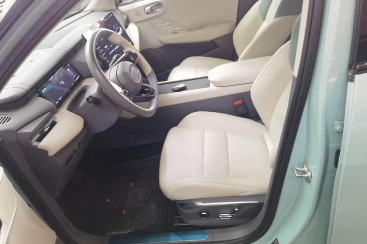 Used Lynk & Co 06 EM-P 2023 EM-P 126 Long-Range Halo Left Front Seat