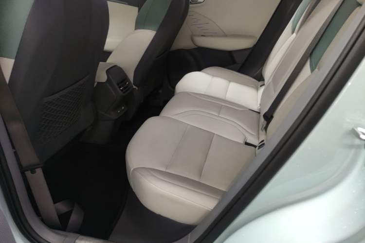 Used Lynk & Co 06 EM-P 2023 EM-P 126 Long-Range Halo Left Rear Seat