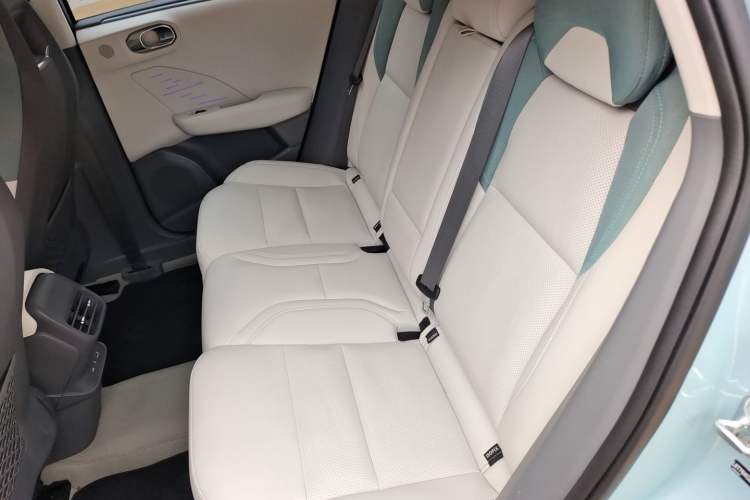 Used Lynk & Co 06 EM-P 2023 EM-P 126 Long-Range Halo Left Rear Seat