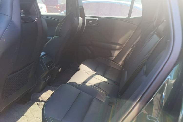Used Lynk & Co 06 EM-P 2023 EM-P 126 Long-Range Halo Left Rear Seat