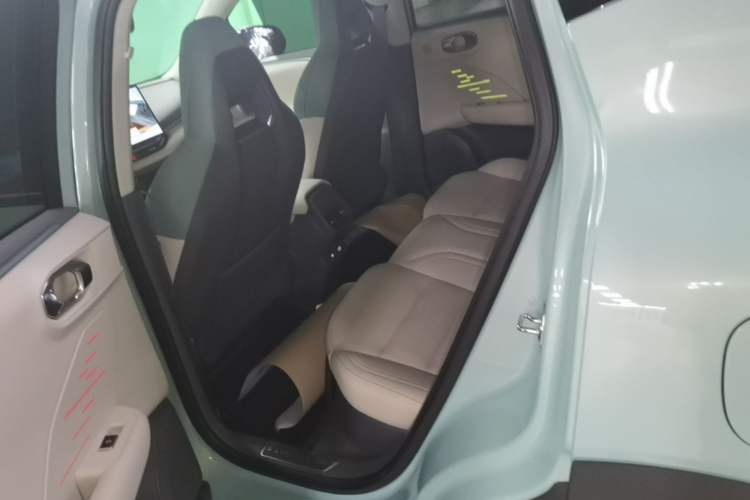 Used Lynk & Co 06 EM-P 2023 EM-P 126 Long-Range Halo Left Rear Seat