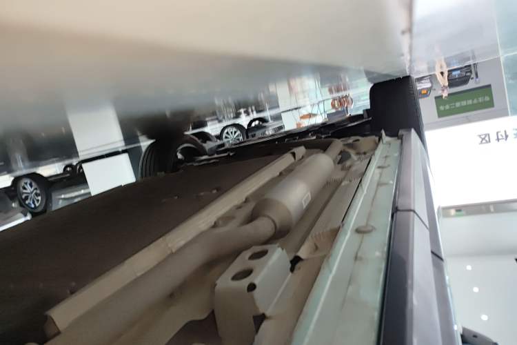 Used Lynk & Co 06 EM-P 2023 EM-P 126 Long-Range Halo Left Side Sill