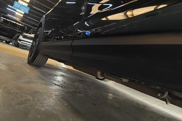 Used Lynk & Co 06 EM-P 2023 EM-P 126 Long-Range Halo Left Side Sill
