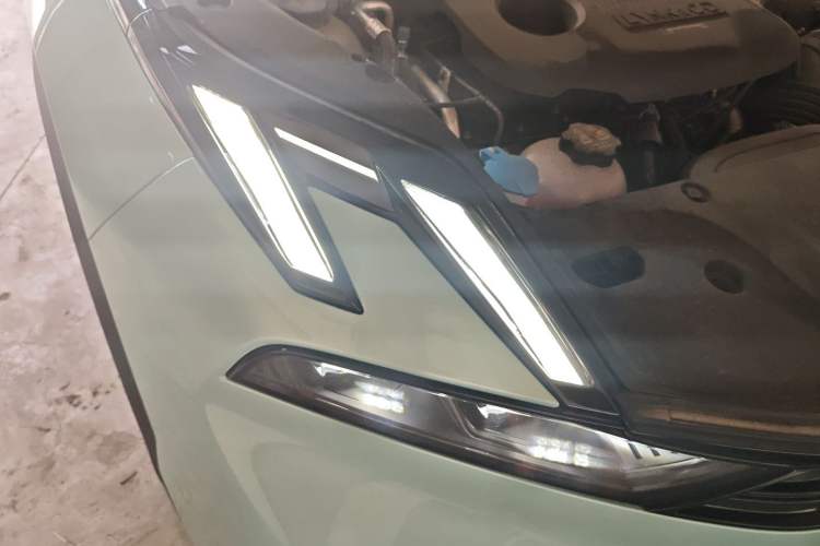 Used Lynk & Co 06 EM-P 2023 EM-P 126 Long-Range Halo Right Front Headlight