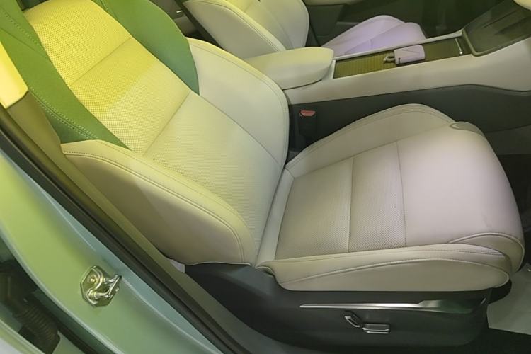 Used Lynk & Co 06 EM-P 2023 EM-P 126 Long-Range Halo Right Front Seat