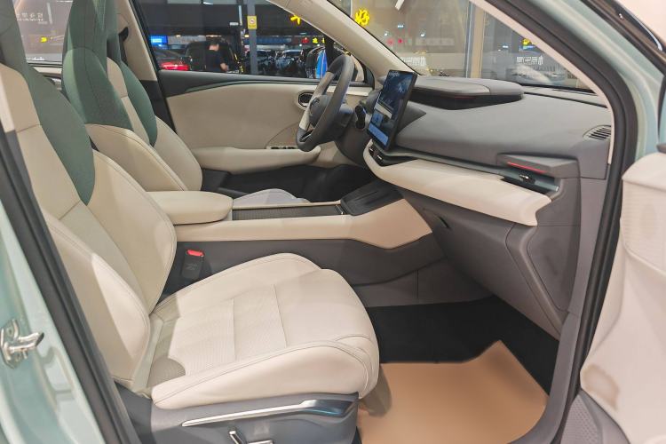 Used Lynk & Co 06 EM-P 2023 EM-P 126 Long-Range Halo Right Front Seat