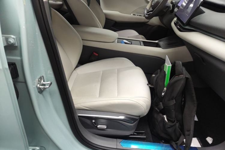 Used Lynk & Co 06 EM-P 2023 EM-P 126 Long-Range Halo Right Front Seat