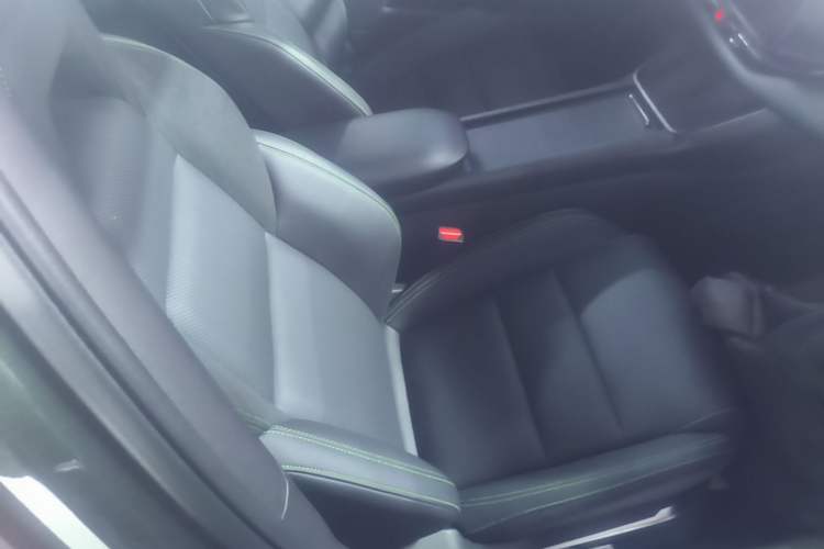 Used Lynk & Co 06 EM-P 2023 EM-P 126 Long-Range Halo Right Front Seat