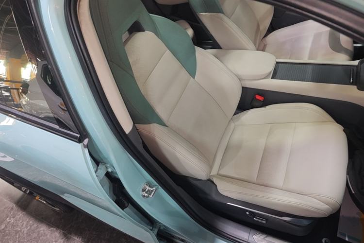 Used Lynk & Co 06 EM-P 2023 EM-P 126 Long-Range Halo Right Front Seat