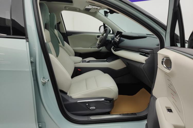 Used Lynk & Co 06 EM-P 2023 EM-P 126 Long-Range Halo Right Front Seat