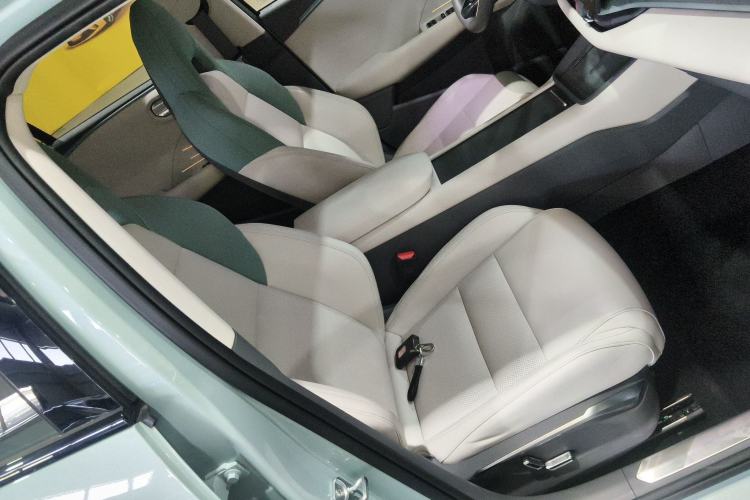 Used Lynk & Co 06 EM-P 2023 EM-P 126 Long-Range Halo Right Front Seat