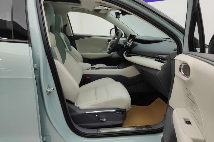 Used Lynk & Co 06 EM-P 2023 EM-P 126 Long-Range Halo Right Front Seat