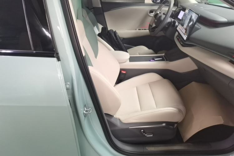 Used Lynk & Co 06 EM-P 2023 EM-P 126 Long-Range Halo Right Front Seat
