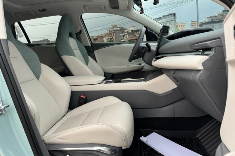 Used Lynk & Co 06 EM-P 2023 EM-P 126 Long-Range Halo Right Front Seat
