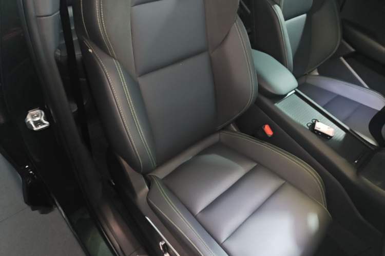 Used Lynk & Co 06 EM-P 2023 EM-P 126 Long-Range Halo Right Front Seat