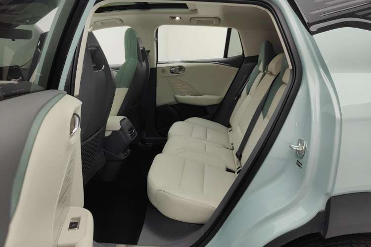 Used Lynk & Co 06 EM-P 2023 EM-P 126 Long-Range Halo Right Rear Seat