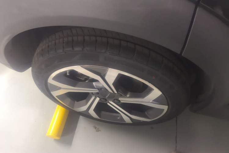 Used Lynk & Co 06 EM-P 2023 EM-P 126 Long-Range Halo Right Rear Wheel Hub