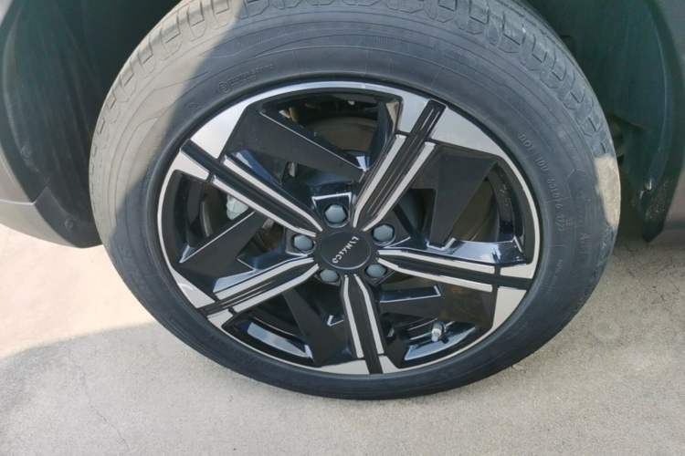 Used Lynk & Co 06 EM-P 2023 EM-P 126 Long-Range Halo Right Rear Wheel Hub