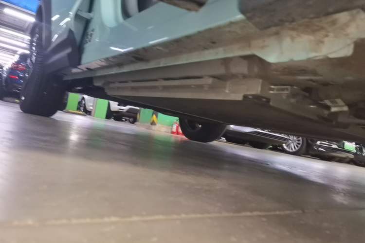 Used Lynk & Co 06 EM-P 2023 EM-P 126 Long-Range Halo Right Side Sill
