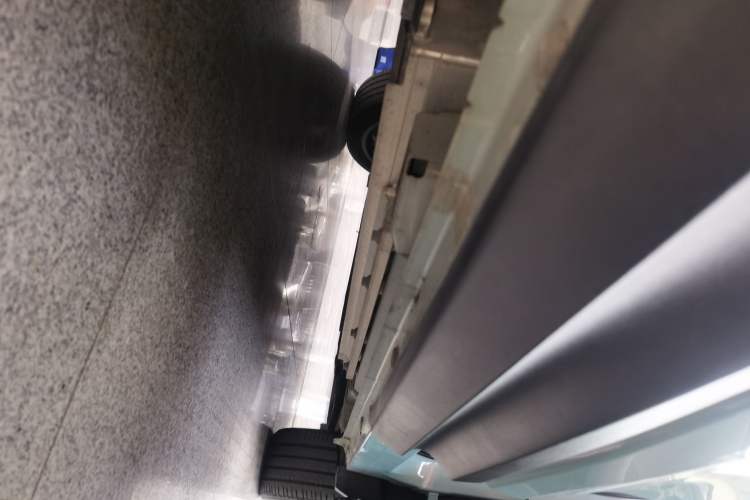 Used Lynk & Co 06 EM-P 2023 EM-P 126 Long-Range Halo Right Side Sill