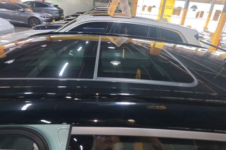 Used Lynk & Co 06 EM-P 2023 EM-P 126 Long-Range Halo Roof