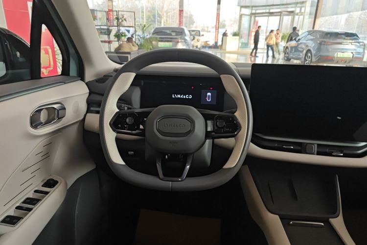 Used Lynk & Co 06 EM-P 2023 EM-P 126 Long-Range Halo Steering Wheel
