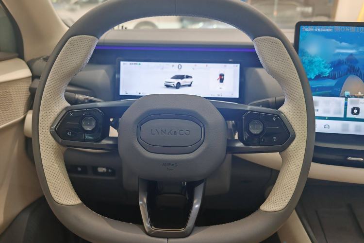 Used Lynk & Co 06 EM-P 2023 EM-P 126 Long-Range Halo Steering Wheel