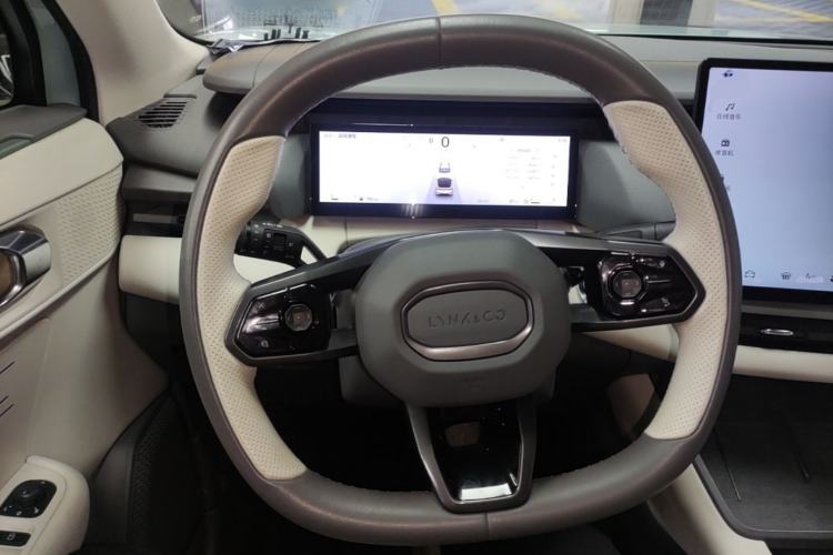 Used Lynk & Co 06 EM-P 2023 EM-P 126 Long-Range Halo Steering Wheel