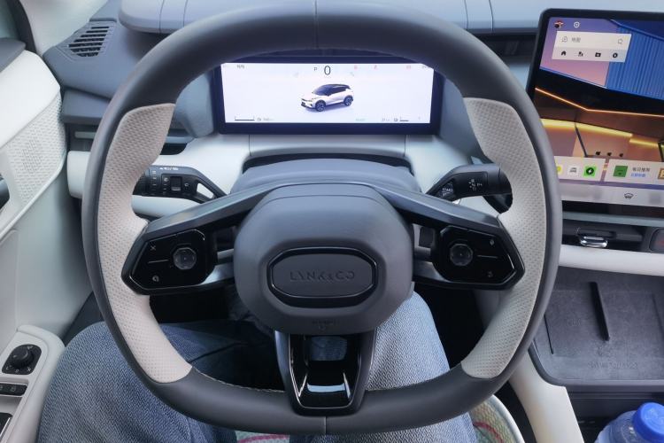 Used Lynk & Co 06 EM-P 2023 EM-P 126 Long-Range Halo Steering Wheel