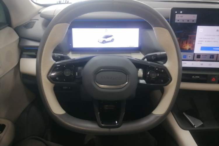 Used Lynk & Co 06 EM-P 2023 EM-P 126 Long-Range Halo Steering Wheel