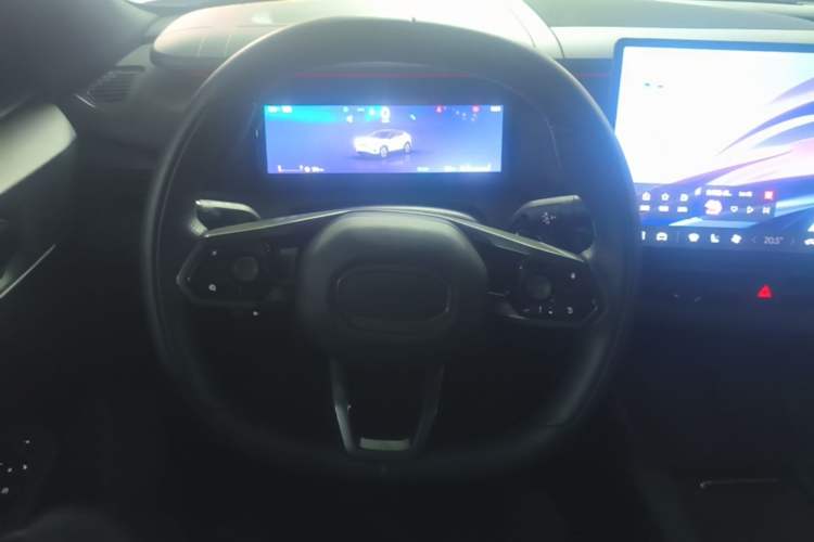 Used Lynk & Co 06 EM-P 2023 EM-P 126 Long-Range Halo Steering Wheel