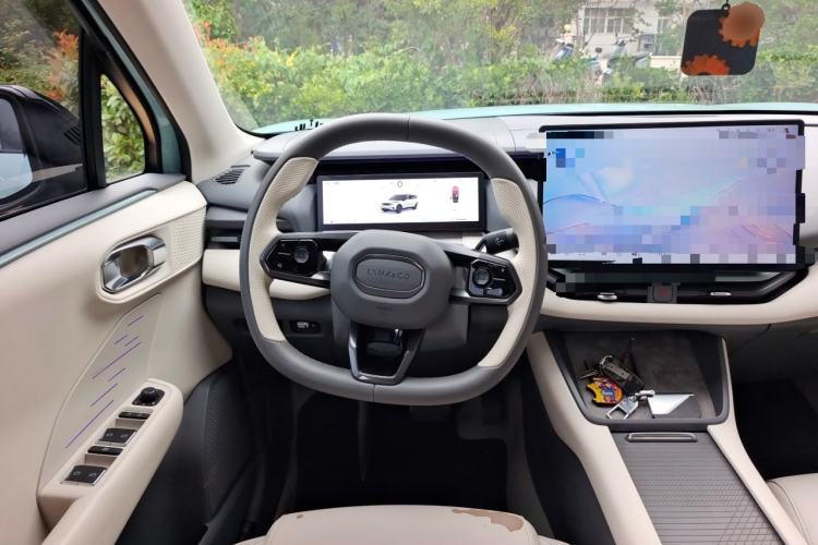 Used Lynk & Co 06 EM-P 2023 EM-P 126 Long-Range Halo Steering Wheel