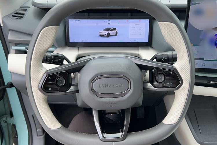 Used Lynk & Co 06 EM-P 2023 EM-P 126 Long-Range Halo Steering Wheel