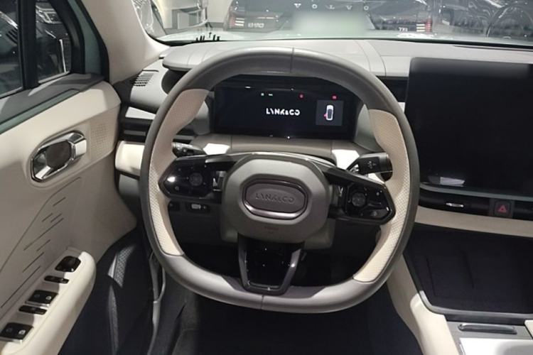 Used Lynk & Co 06 EM-P 2023 EM-P 126 Long-Range Halo Steering Wheel