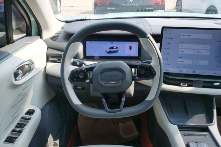 Used Lynk & Co 06 EM-P 2023 EM-P 126 Long-Range Halo Steering Wheel